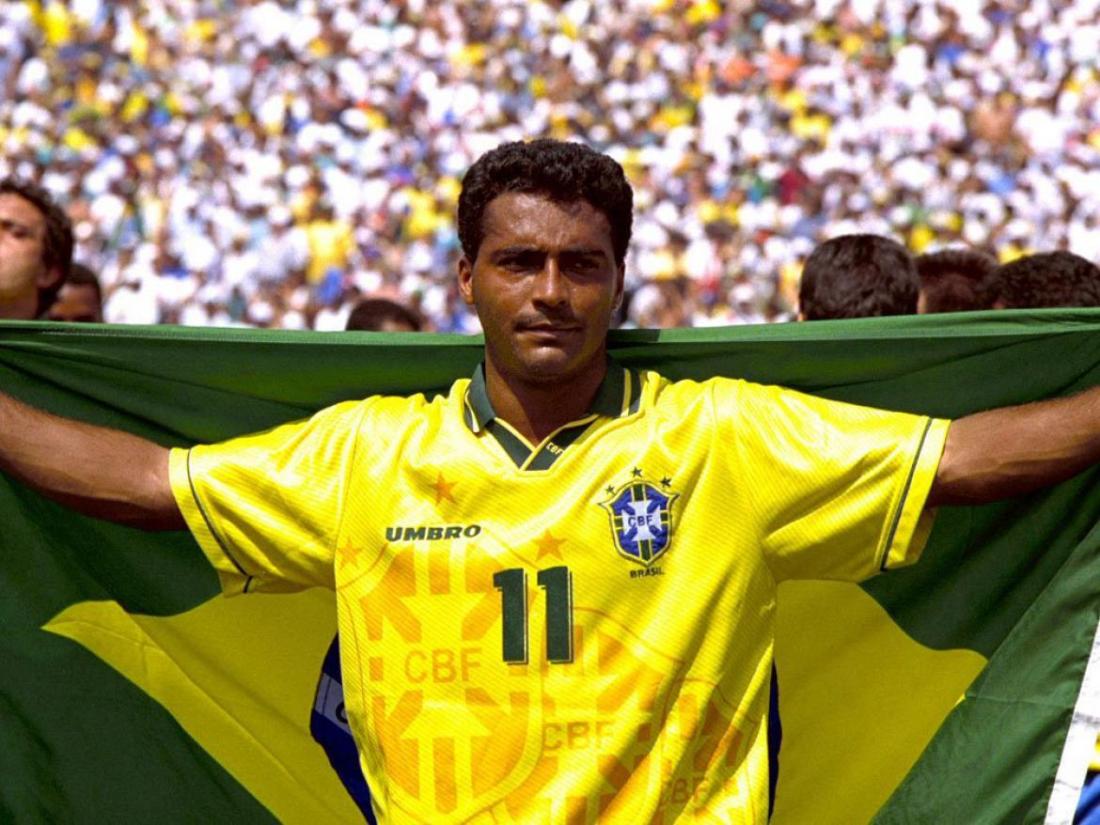 Romario 772 gol attı...